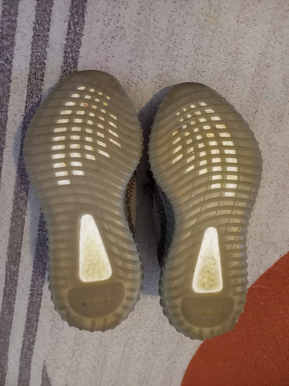 Adidas Yeezy Boost 350 V2 Men’s Grey with Orange Stripe - Picture 7 of 7